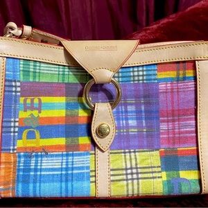 Dooney & Bourke MADE IN ITALY
9 3/4in (L) × 6.5in (H)